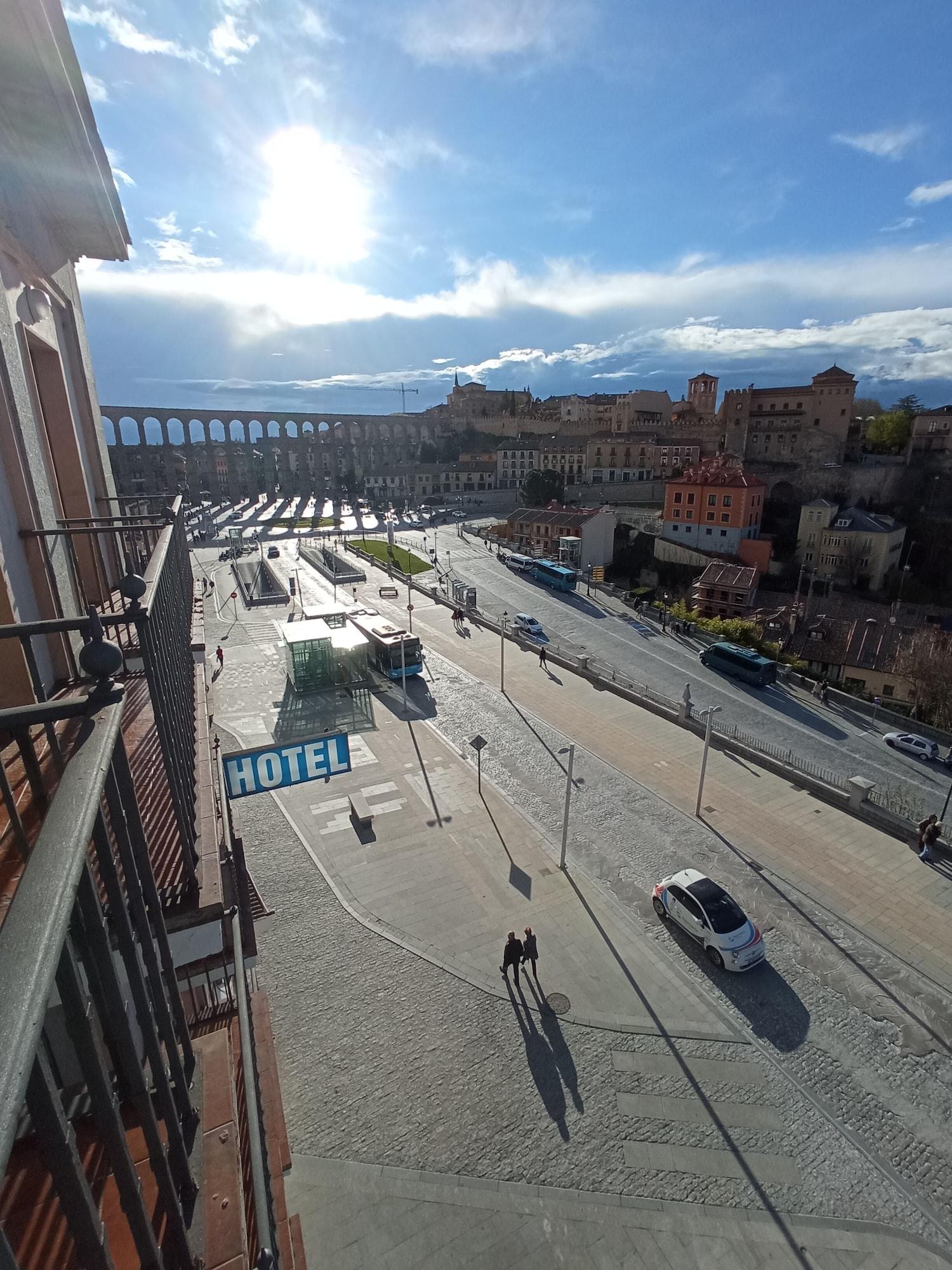 Hotel Ele Acueducto Сеговія Екстер'єр фото