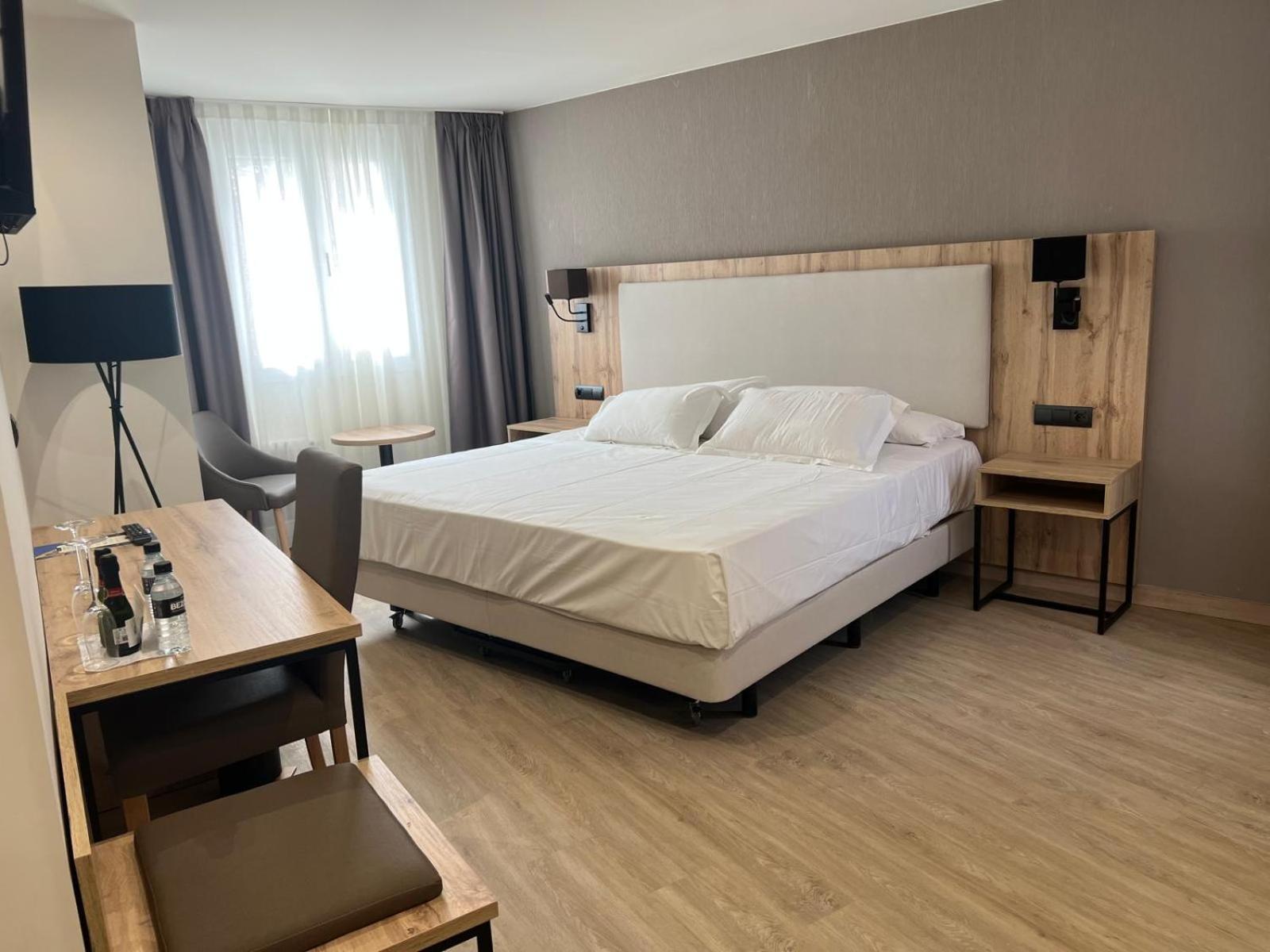 Hotel Ele Acueducto Сеговія Екстер'єр фото