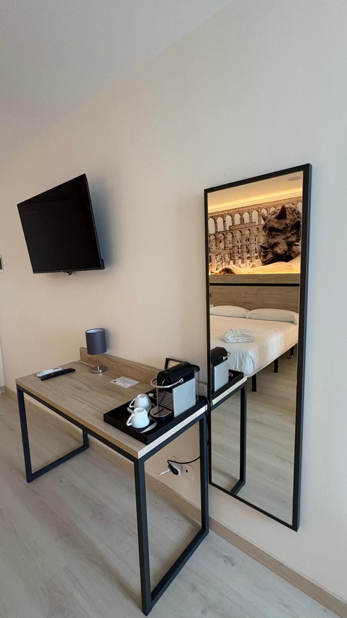 Hotel Ele Acueducto Сеговія Екстер'єр фото