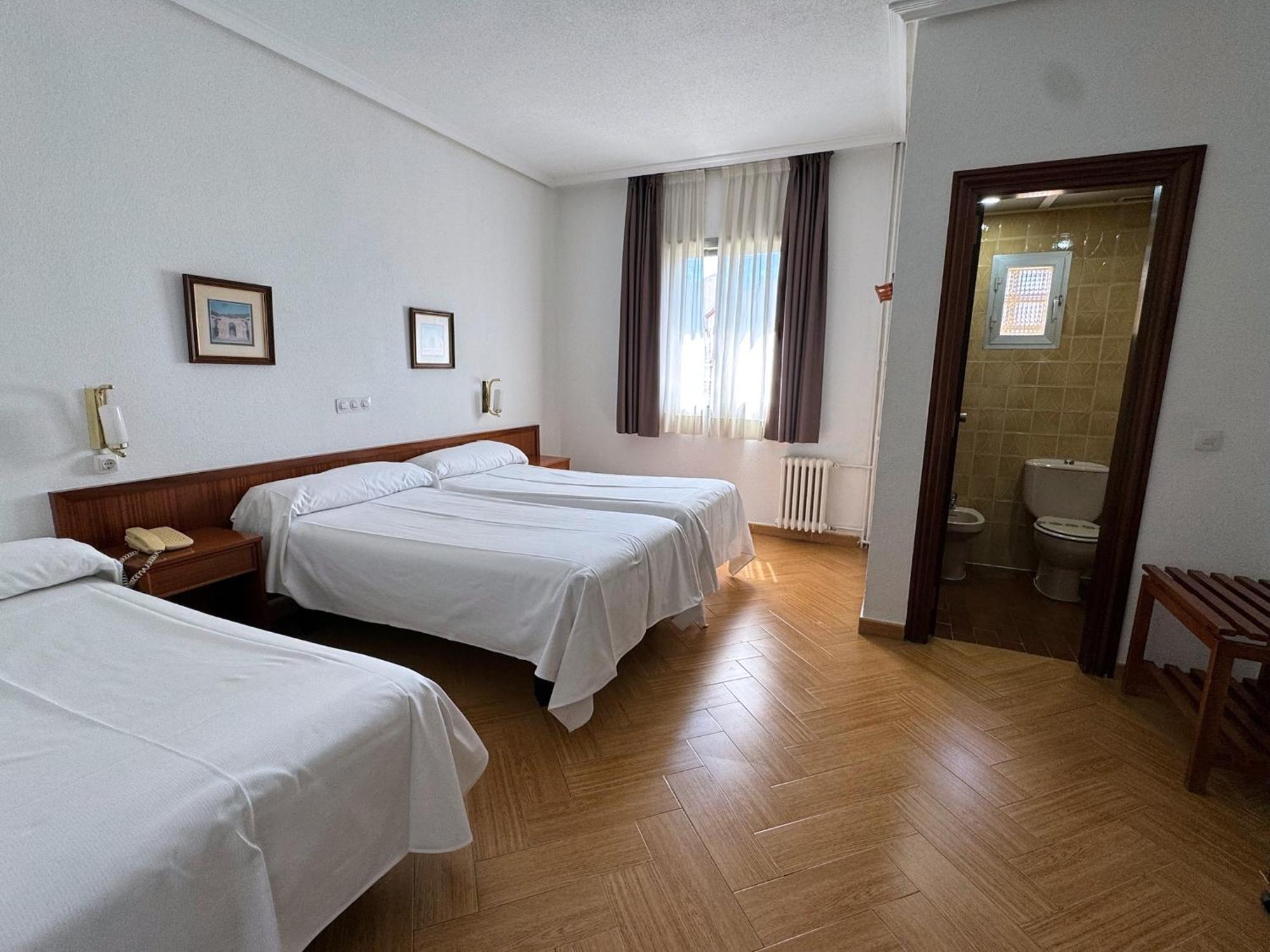Hotel Ele Acueducto Сеговія Екстер'єр фото