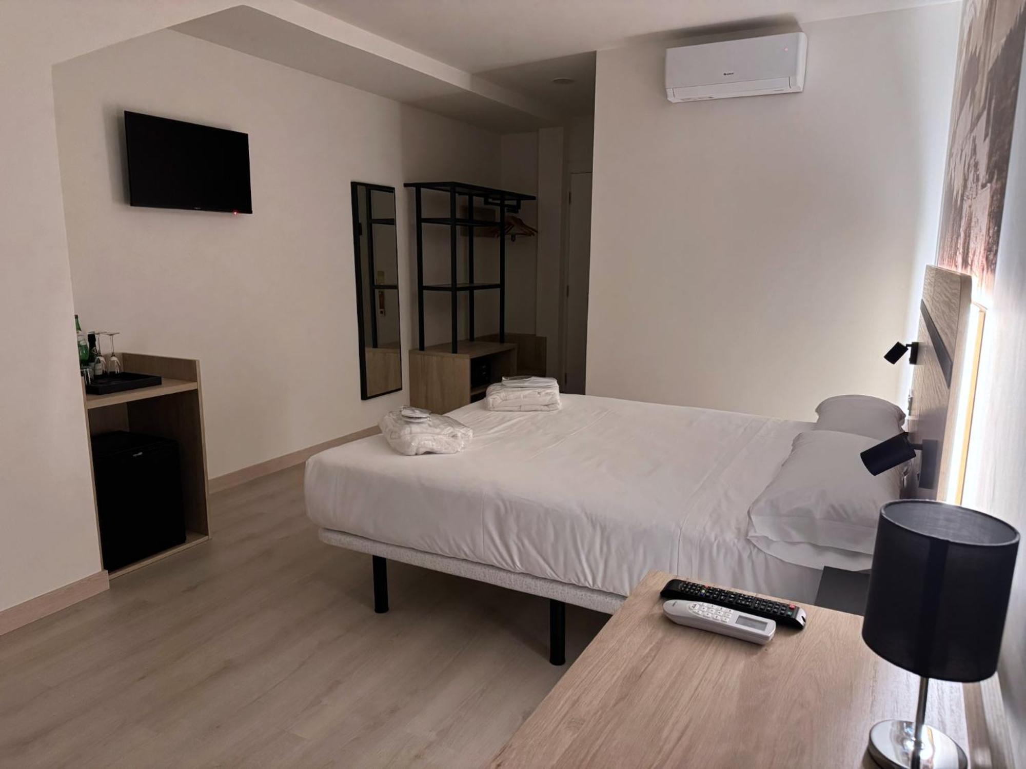 Hotel Ele Acueducto Сеговія Екстер'єр фото