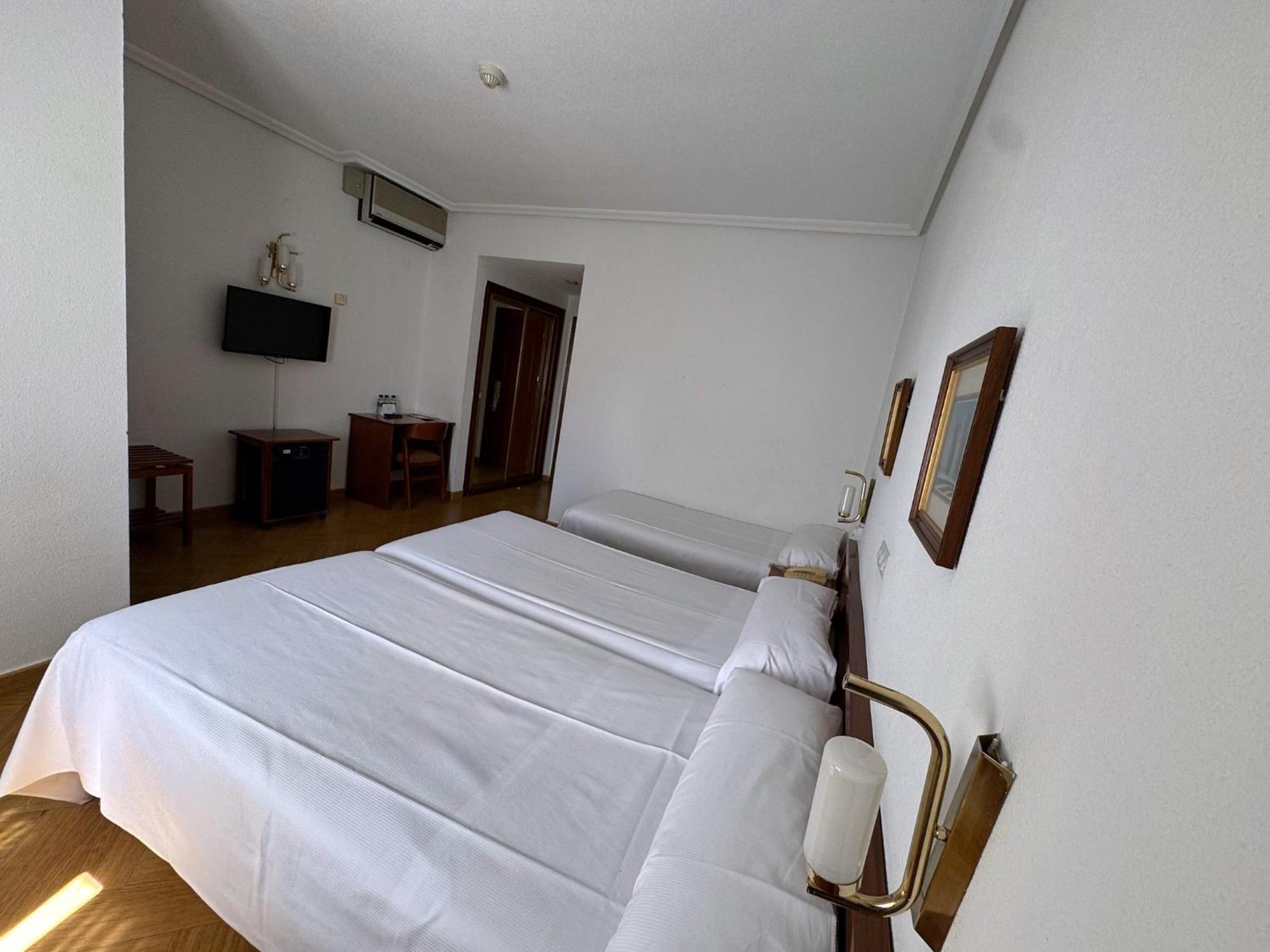 Hotel Ele Acueducto Сеговія Екстер'єр фото
